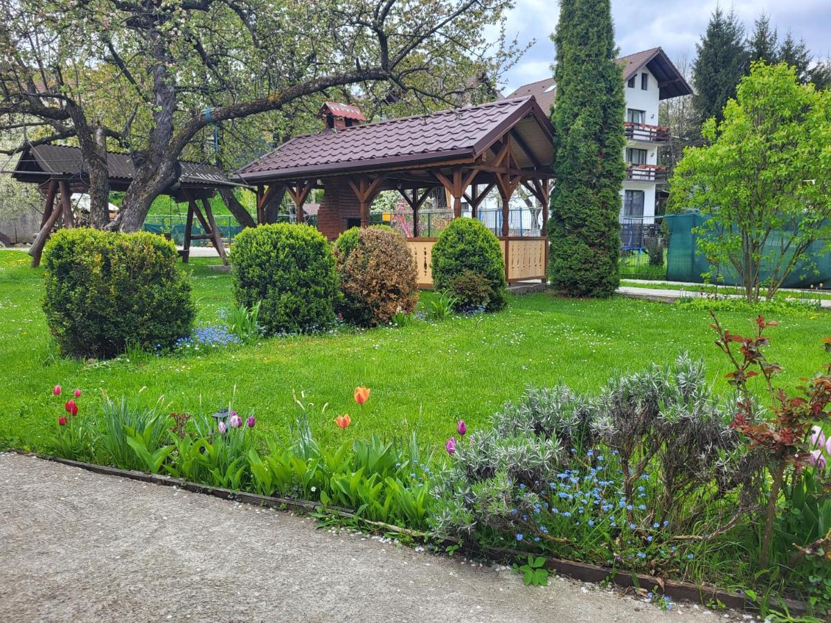 Casa Ernst Hotel Moieciu de Jos Eksteriør billede